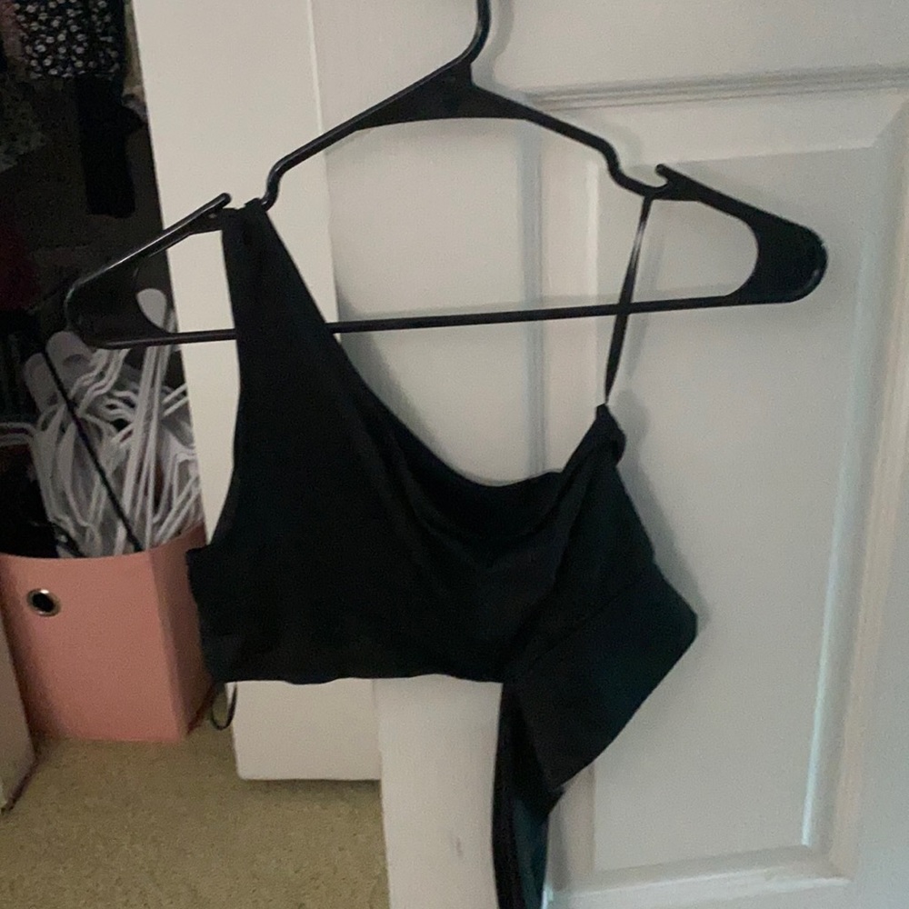 Black tie around crop top